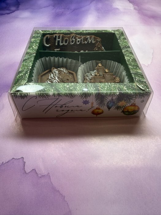 Фотография покупателя товара Коробка под 4 конфеты новогодняя с ячейками «Еловый аромат», 10×10×3 см - Фото 5