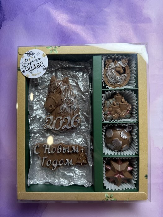 Фотография покупателя товара Коробка под 4 конфеты и шоколад с ячейками «С Новым годом!» 18×15×3 см - Фото 1
