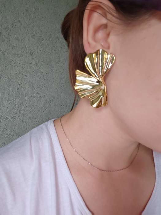 Фотография покупателя товара Серьги пластик «Лепестки» асимметрия, цвет серебро - Фото 2