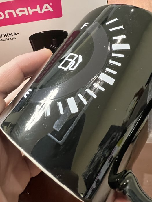 Фотография покупателя товара Кружка - хамелеон Доляна «Уровень топлива», 350 мл, керамика, цвет чёрный - Фото 5