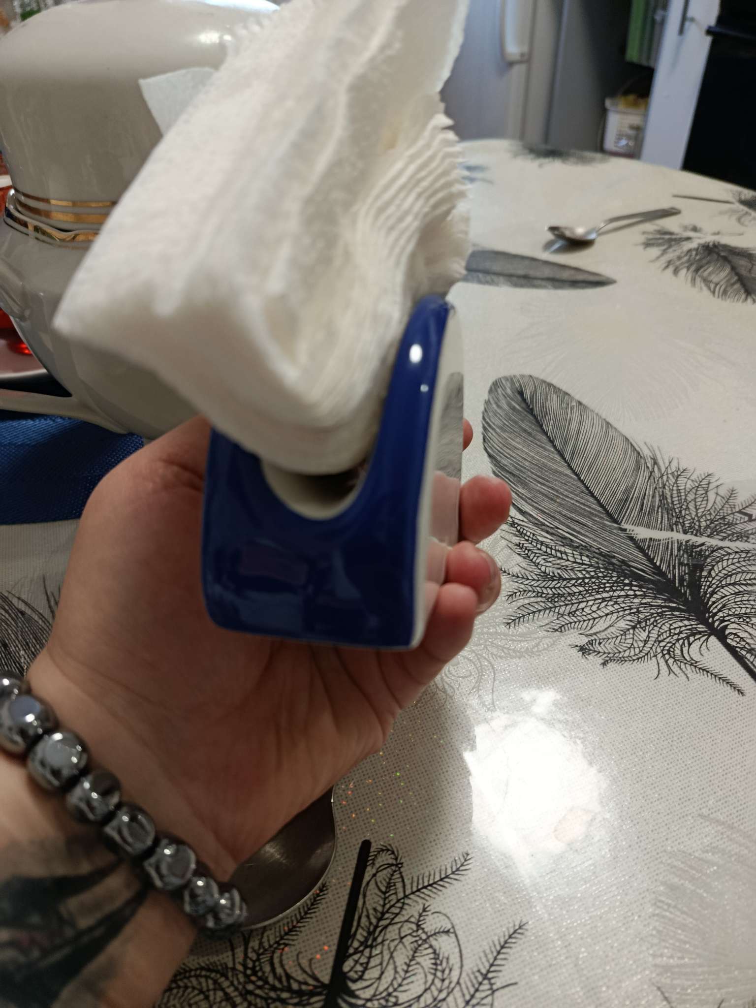 Фотография покупателя товара Салфетница Доляна «Емеля», 9.5×7×4.3 см, белая - Фото 3