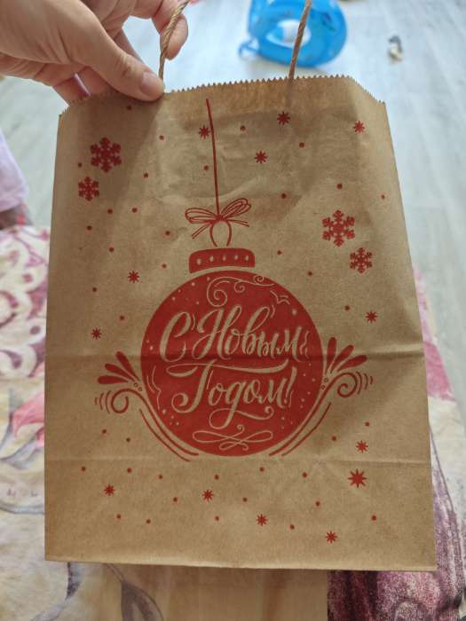 Фотография покупателя товара Пакет бумажный подарочный новогодний крафт, «Ёлочная игрушка», красная 22×12×28 см - Фото 2