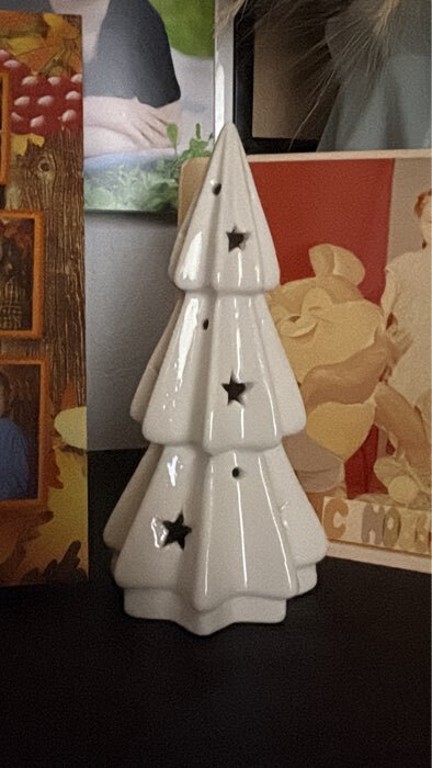 Фотография покупателя товара Светодиодная фигура «Ёлочка со звёздами», 13×6.5×6.5 см, 1 LED, керамика, от батареек LR44×3, тёплый белый свет - Фото 3