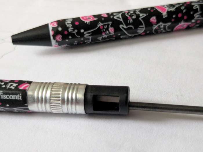 Фотография покупателя товара Карандаш механический цанговый 2.0 мм FunGraphix «Чёрные котята», НВ, шестигранный, пластиковый корпус, с точилкой - Фото 4