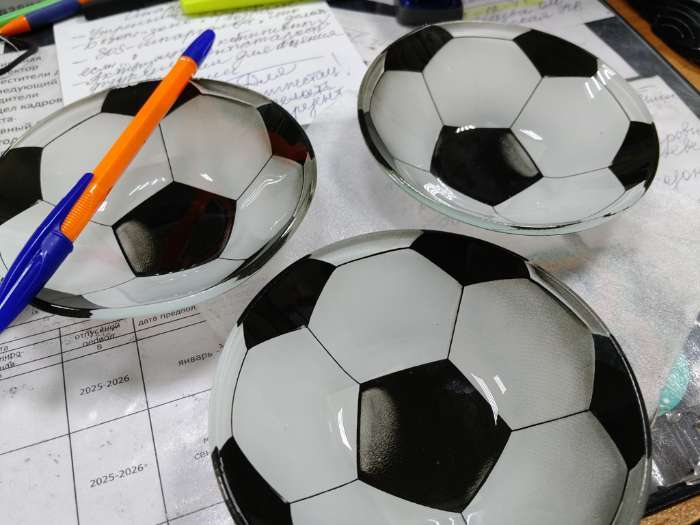 Фотография покупателя товара Салатник Доляна «Мяч», 200 мл, 12×2.5 см, стекло, чёрный, белый - Фото 2