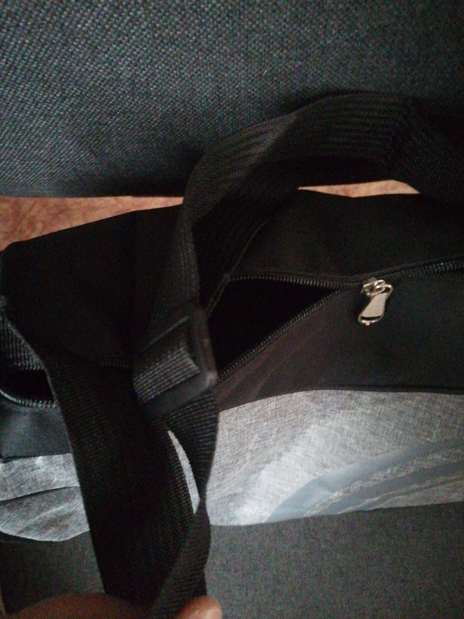 Фотография покупателя товара Сумка спортивная на молнии, регулируемый ремень, средний размер, чёрная/серая - Фото 3