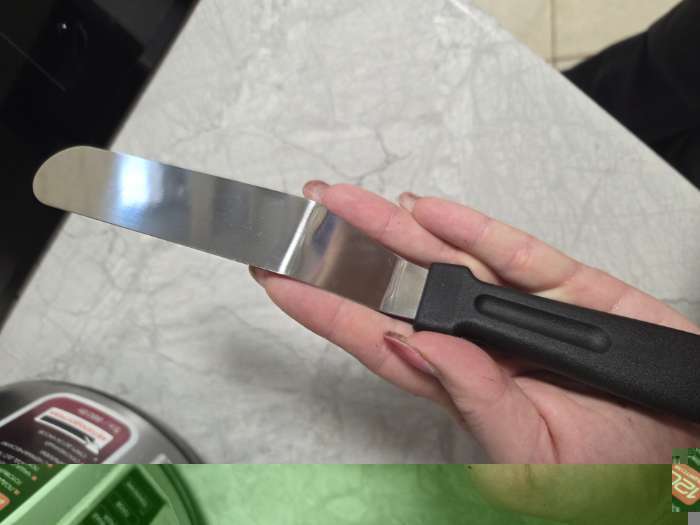 Фотография покупателя товара Кондитерская лопатка - палетка, изогнутая, 26.7 см, рабочая часть 14.5 см, чёрная - Фото 2