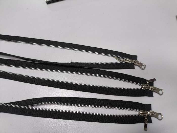 Фотография покупателя товара Молния металлическая, №5, 2 замка, разъёмная, замки автомат, 80 см, чёрный - Фото 2