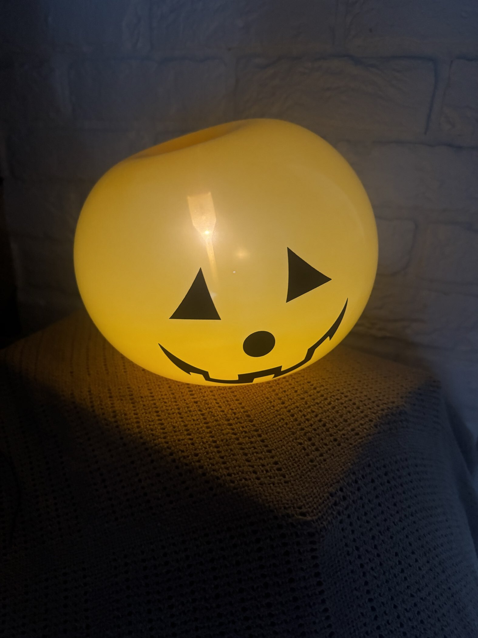 Фотография покупателя товара Воздушный шар латексный на Хэллоуин 12" «Тыква со светом», под воздух - Фото 2