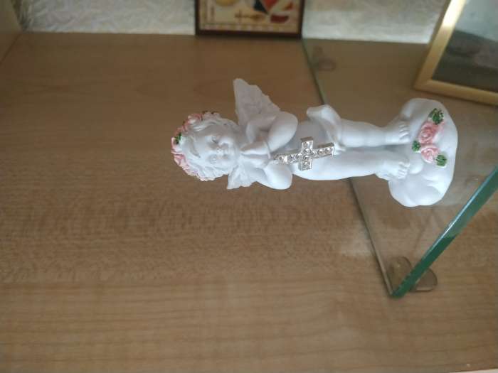 Фотография покупателя товара Сувенир полистоун "Белоснежный ангел в розовом веночке с крестиком" 8х3,5х3,8 см