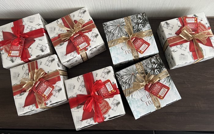 Фотография покупателя товара Коробка подарочная новогодняя складная Present, 15×15×7 см, Новый год - Фото 4