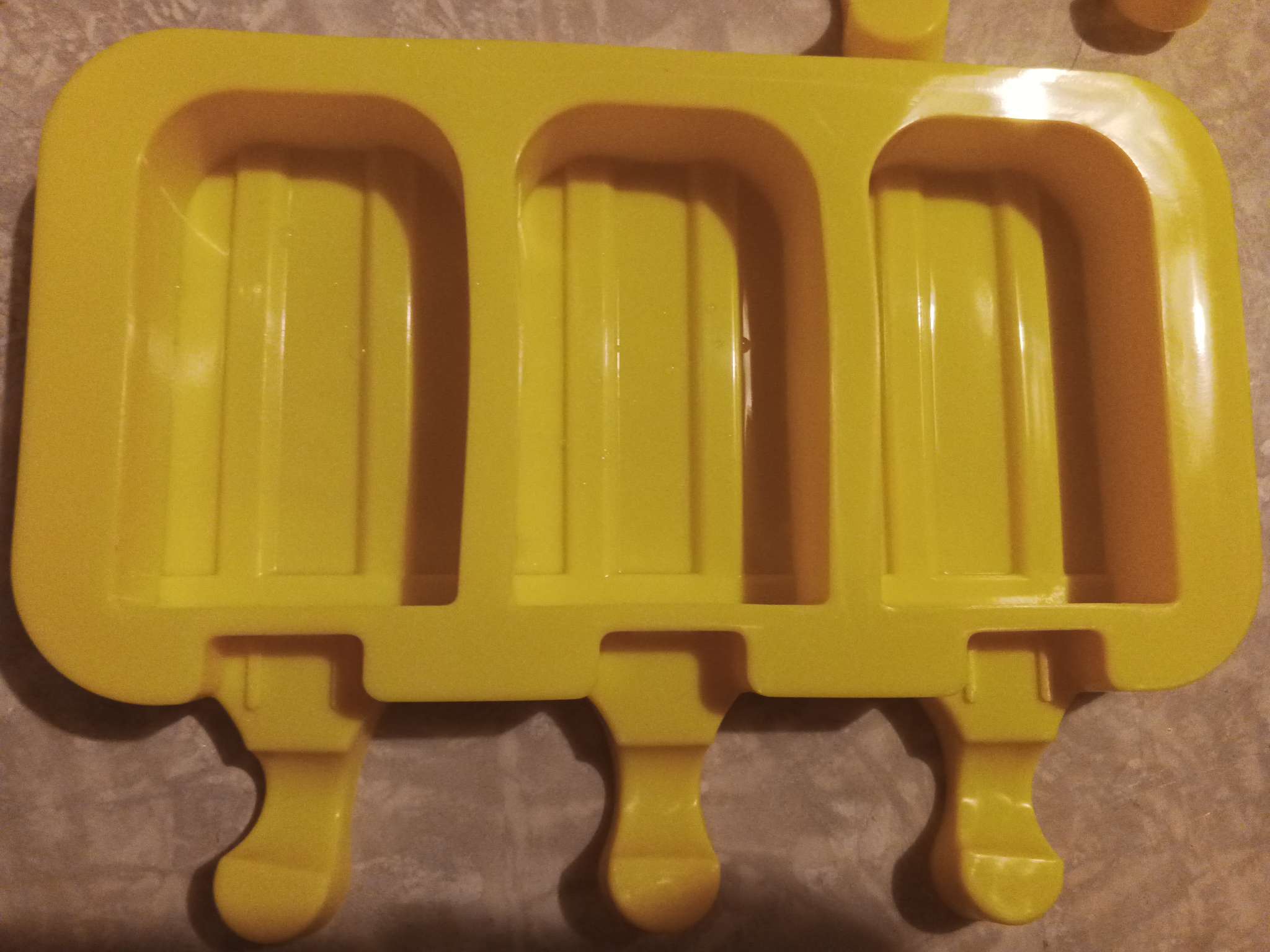 Фотография покупателя товара Форма для мороженого «Эскимо макси», силикон, 19.5×14.5×2.5 см, 3 ячейки (8.2×4.6 см), МИКС - Фото 22