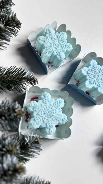 Фотография покупателя товара Коробка для печенья «Мир полон чудес», 7×7×3 см, Новый год - Фото 1