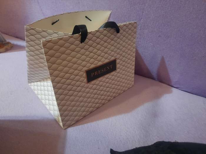 Фотография покупателя товара Пакет подарочный ламинированный с широким дном,«Текстура», 25×19×18 см - Фото 2