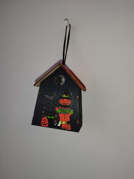 Фотография покупателя товара Светодиодная подвеска «Дом Джека» 7×9.5×6 см, пластик, батарейки LR1130×3 (в комплекте), свечение тёплое белое - Фото 1