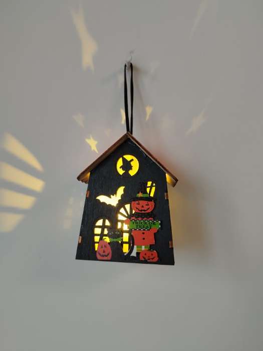 Фотография покупателя товара Светодиодная подвеска «Дом Джека» 7×9.5×6 см, пластик, батарейки LR1130×3 (в комплекте), свечение тёплое белое - Фото 2