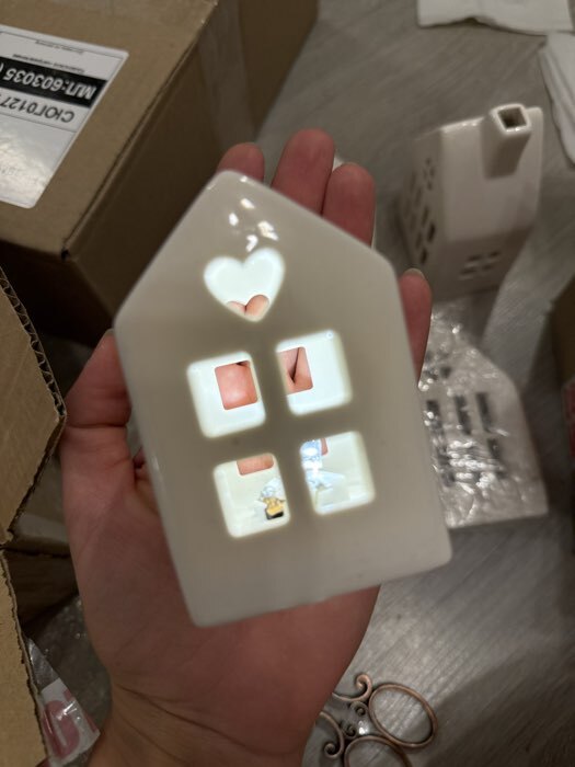 Фотография покупателя товара Светодиодная фигура «Дом белый», 8×4.8×5.5 см, 1 LED, керамика, от батареек LR44×3, тёплый белый свет - Фото 1