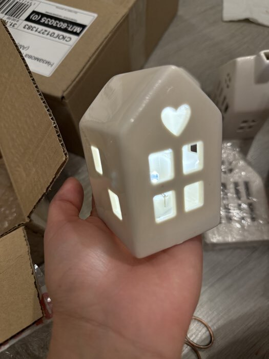 Фотография покупателя товара Светодиодная фигура «Дом белый», 8×4.8×5.5 см, 1 LED, керамика, от батареек LR44×3, тёплый белый свет - Фото 2