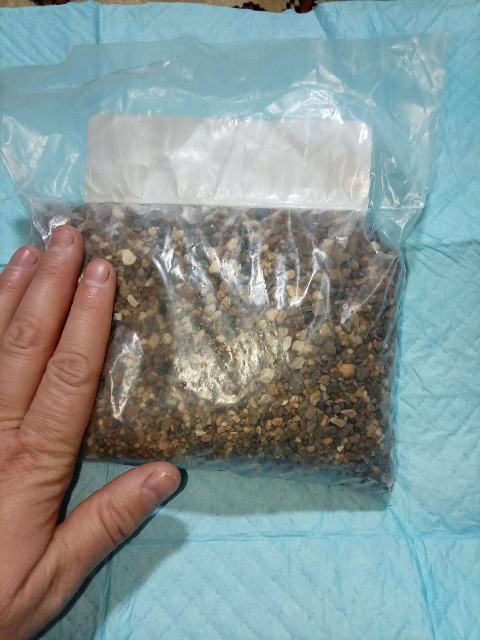 Фотография покупателя товара Речной песок «Рецепты дедушки Никиты», сухой, фр 2.5-5.0, гранулы, 1 кг - Фото 3