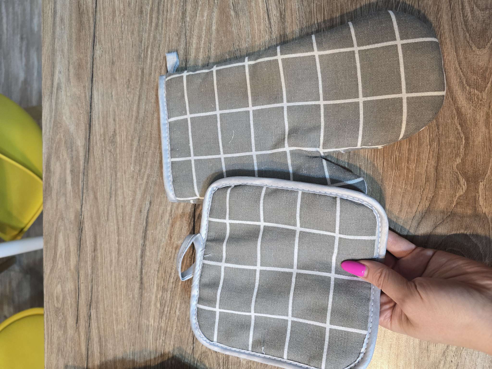 Фотография покупателя товара Кухонный набор Доляна «Клетка» цв.серый, прихватка 17×17 см, рукавица 26×16 см,100% п/э - Фото 1