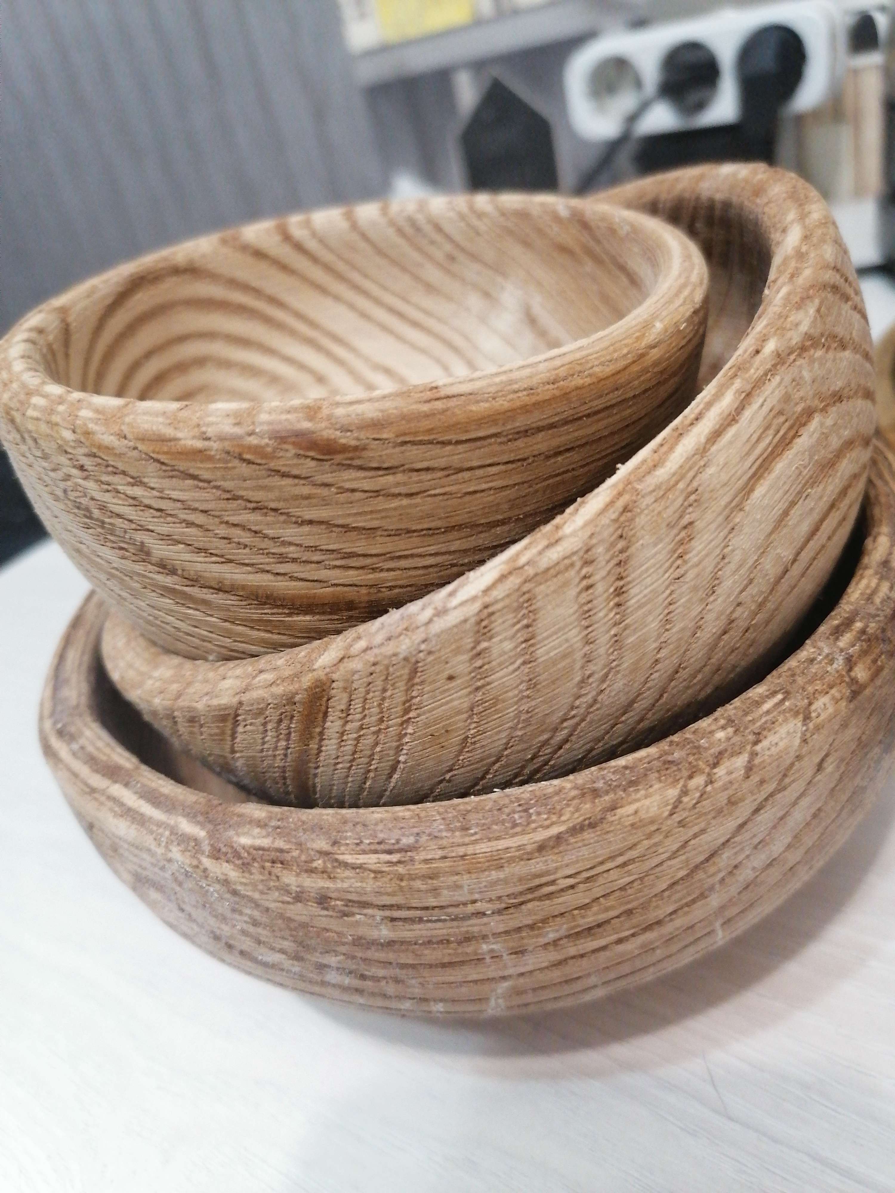 Фотография покупателя товара Набор деревянных тарелок из натурального вяза Magistro, 3 шт: 15×6,3, 12,5×6,1, 10,5×5,9 см, цвет коричневый