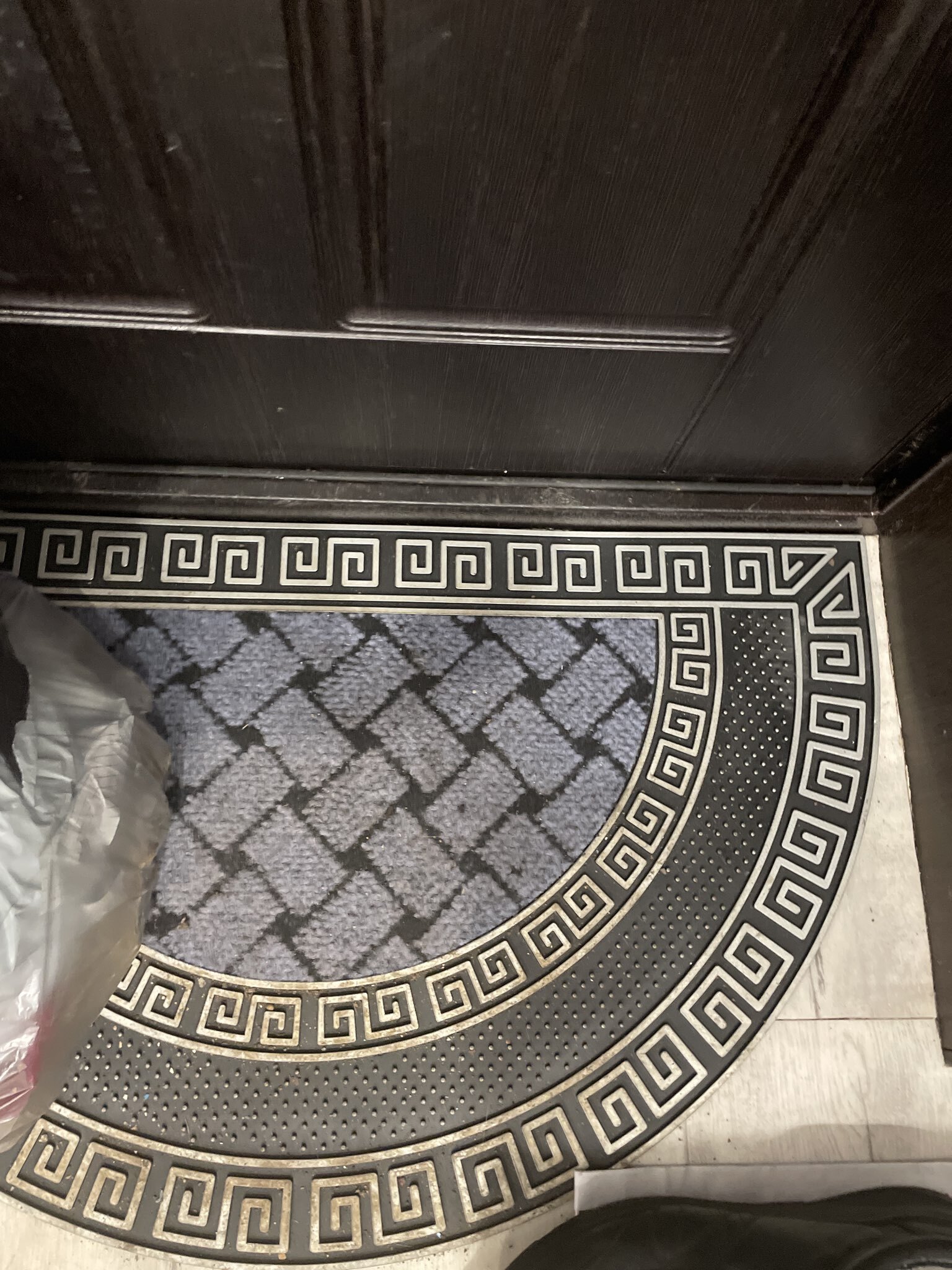 Фотография покупателя товара Коврик придверный полукруглый Доляна «Меандр», 44×74 см, серебряный - Фото 1