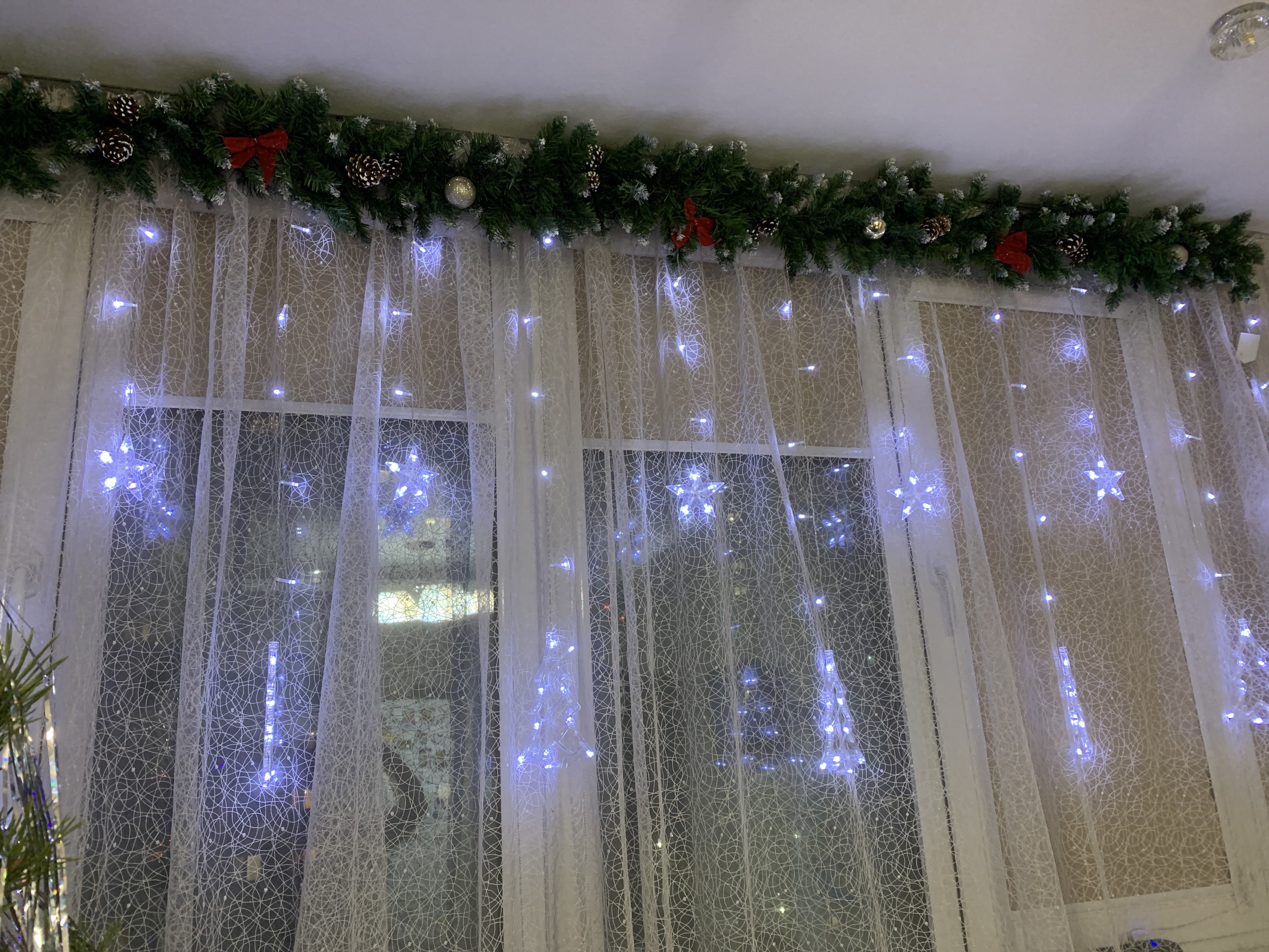 Фотография покупателя товара Гирлянда «Бахрома» 2.4 × 0.9 м с насадками «Снежинки», IP20, прозрачная нить, 150 LED, свечение синее, 8 режимов, 220 В - Фото 17