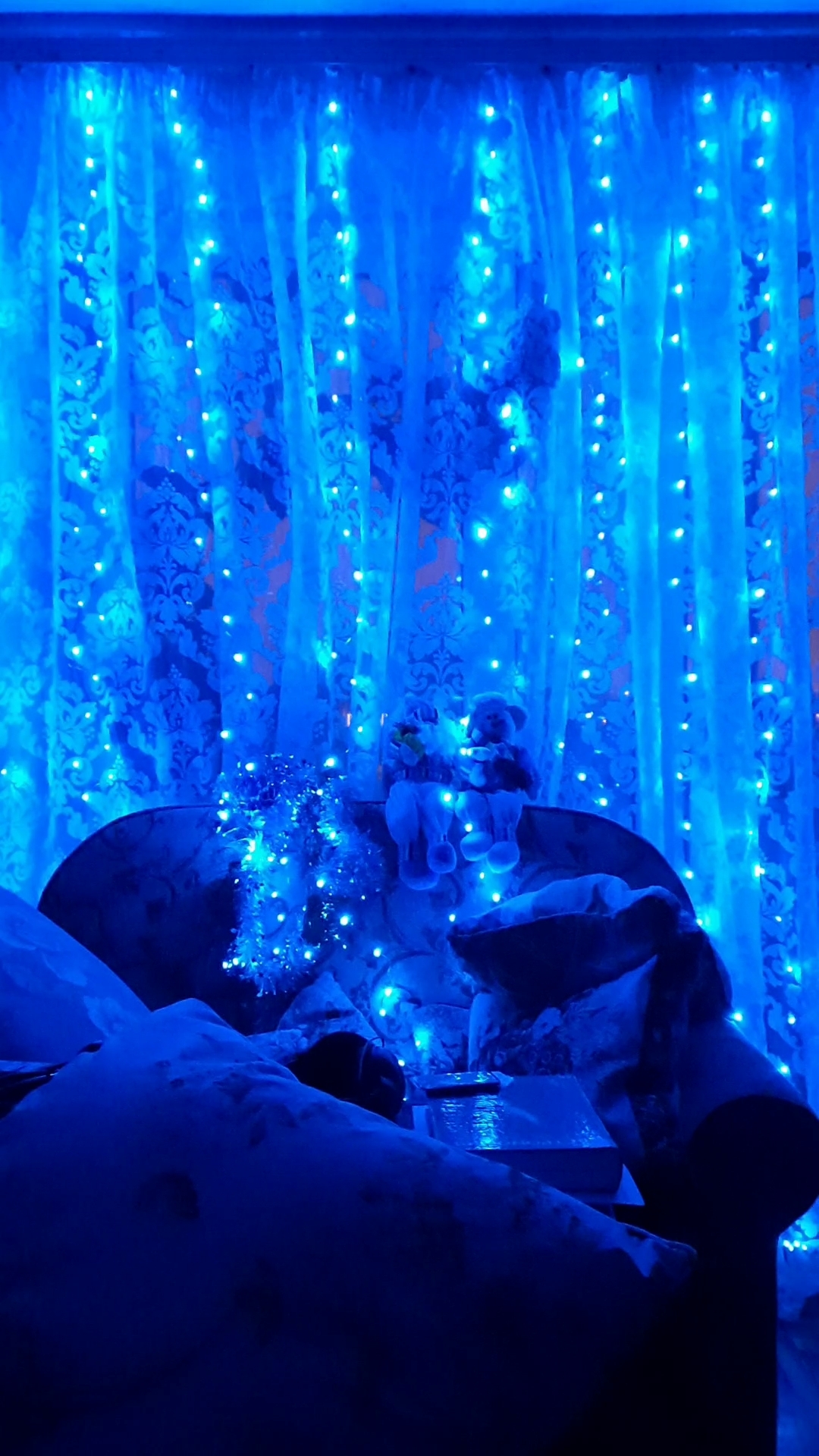 Фотография покупателя товара Гирлянда «Занавес» 2.8 × 3 м роса на крючках, с пультом, IP20, серебристая нить, 300 LED, свечение синее, 8 режимов, USB - Фото 6