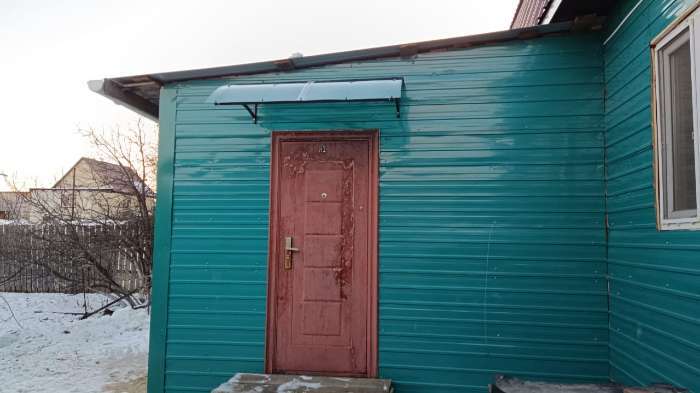 Фотография покупателя товара Козырёк над входной дверью, 130×92×35 см, с поликарбонатом, навесной, основание, 20×20×0.7 мм - Фото 1