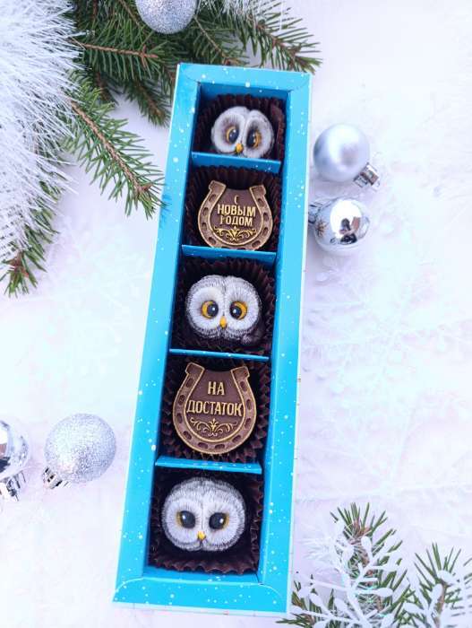 Фотография покупателя товара Коробка под 5 конфет новогодняя с ячейками «Золотые снежинки», 6×23×3 см - Фото 1