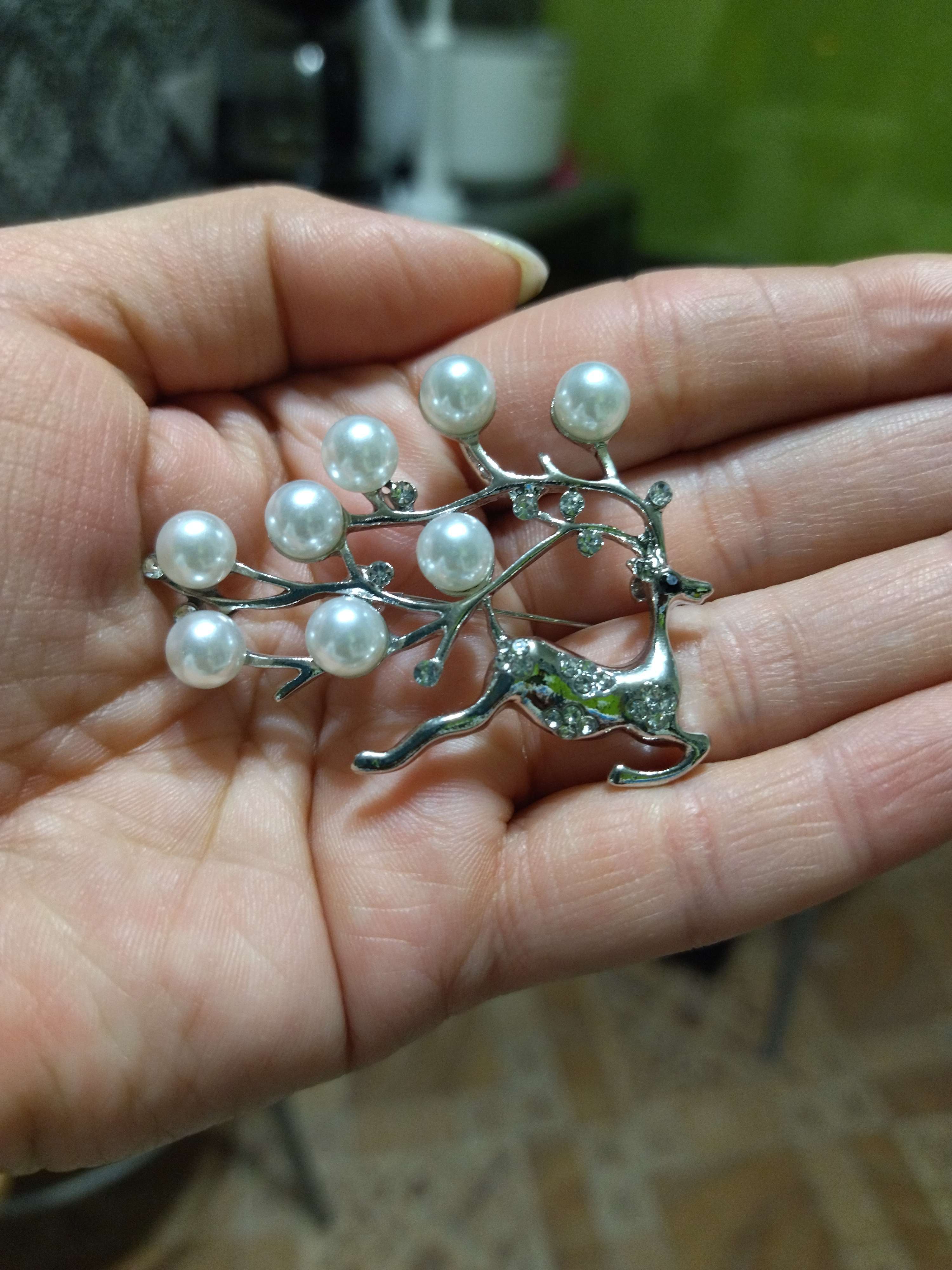 Фотография покупателя товара Брошь "Олень с заснеженными рогами", цвет белый в серебре - Фото 1