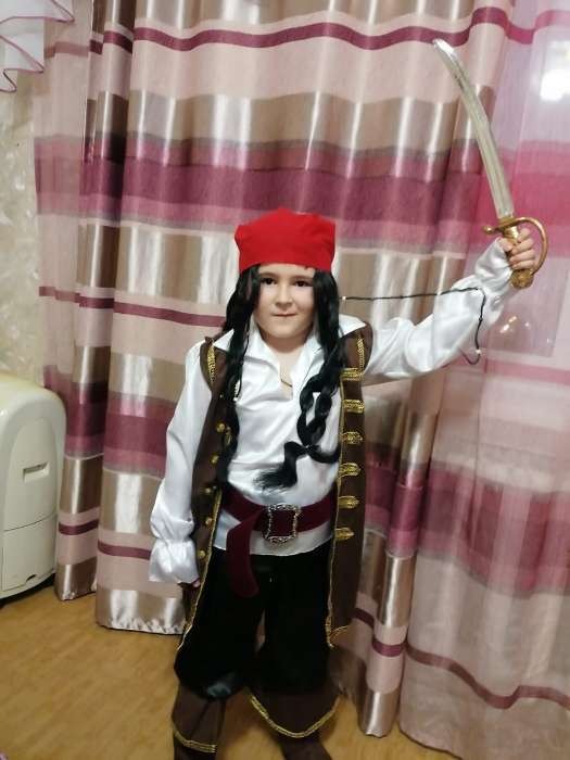 Фотография покупателя товара Детский карнавальный костюм «Капитан Джек Воробей», бархат, размер 36, рост 146 см - Фото 1