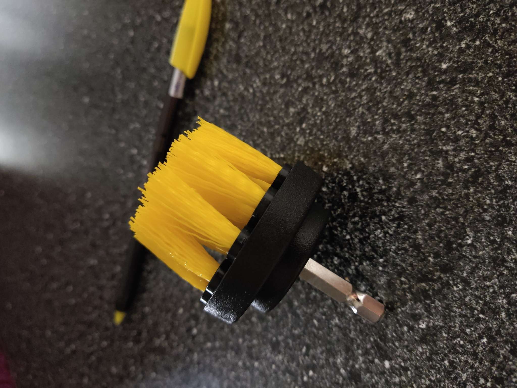 Фотография покупателя товара Насадка щетка на шуруповерт ТУНДРА, d=50 мм, высота 25 мм, шестигранный хвостовик - Фото 1