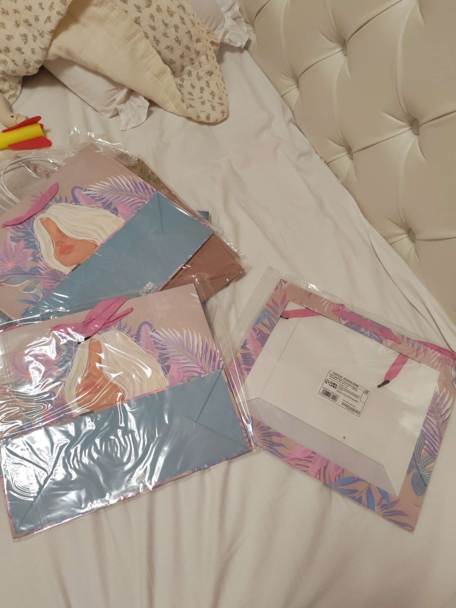 Фотография покупателя товара Пакет подарочный крафтовый с пластиковым окном, упаковка, «Beautiful», 24×20×11 см - Фото 1