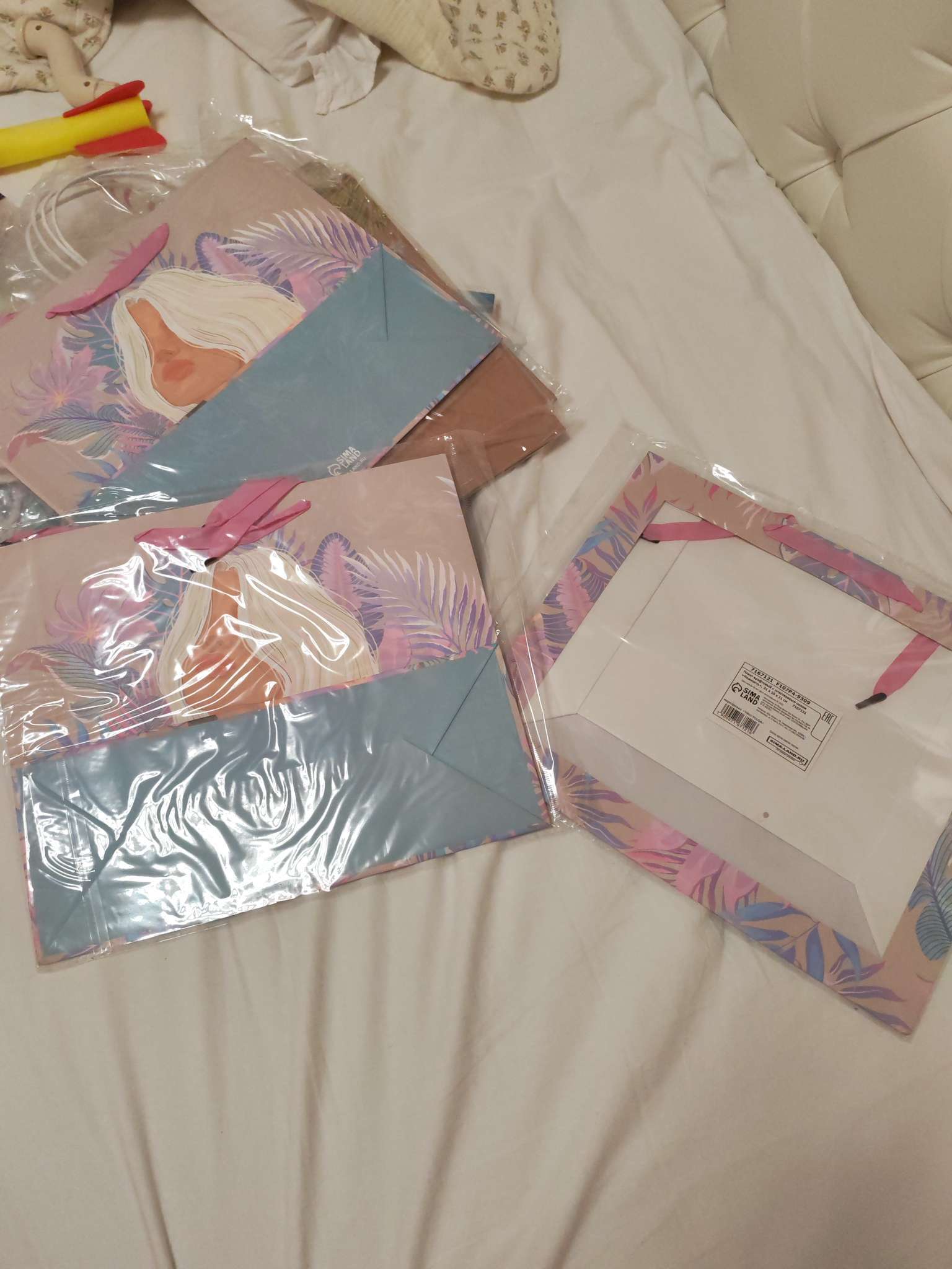 Фотография покупателя товара Пакет подарочный крафтовый с пластиковым окном, упаковка, «Мужской», 31×26×10 см - Фото 1