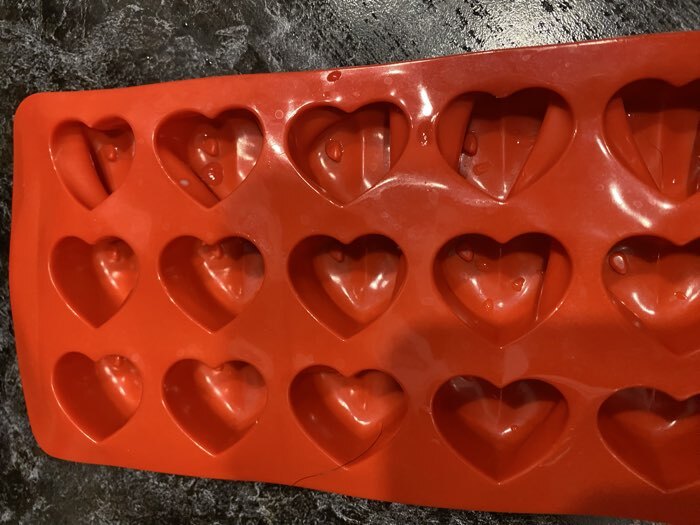Фотография покупателя товара Форма для конфет и шоколада Доляна «Сердечки», силикон, 20.5×10 см, 15 ячеек (3×2.6 см), МИКС - Фото 32