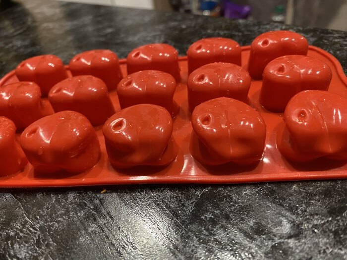 Фотография покупателя товара Форма для конфет и шоколада Доляна «Сердечки», силикон, 20.5×10 см, 15 ячеек (3×2.6 см), МИКС - Фото 30