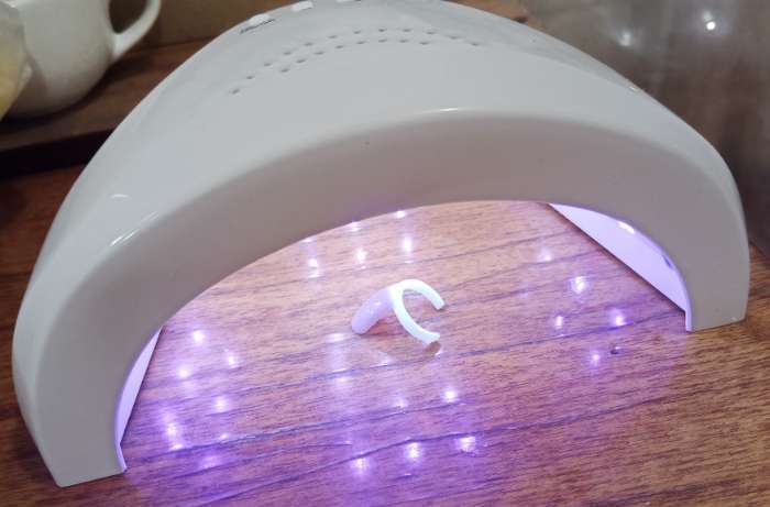 Фотография покупателя товара Лампа для маникюра Luazon LUF-17, UV/LED, 30 диодов, 48 Вт, таймер, USB, белая - Фото 2