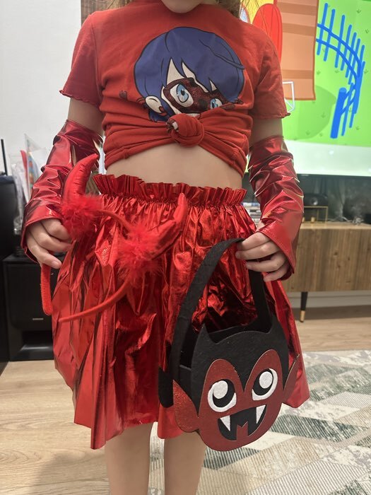 Фотография покупателя товара Карнавальный костюм «Чертёнок»: юбка, топ, ободок, сумка, перчатки, рост 110-128 см - Фото 1
