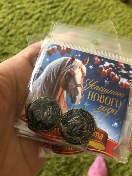 Фотография покупателя товара Монета новогодняя сувенирная «На рост дохода», латунь, диам 2.5 см - Фото 3