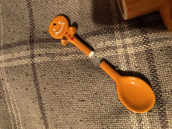 Фотография покупателя товара Кружка новогодняя керамическая «Олененок», 200 мл, с ложкой - Фото 1