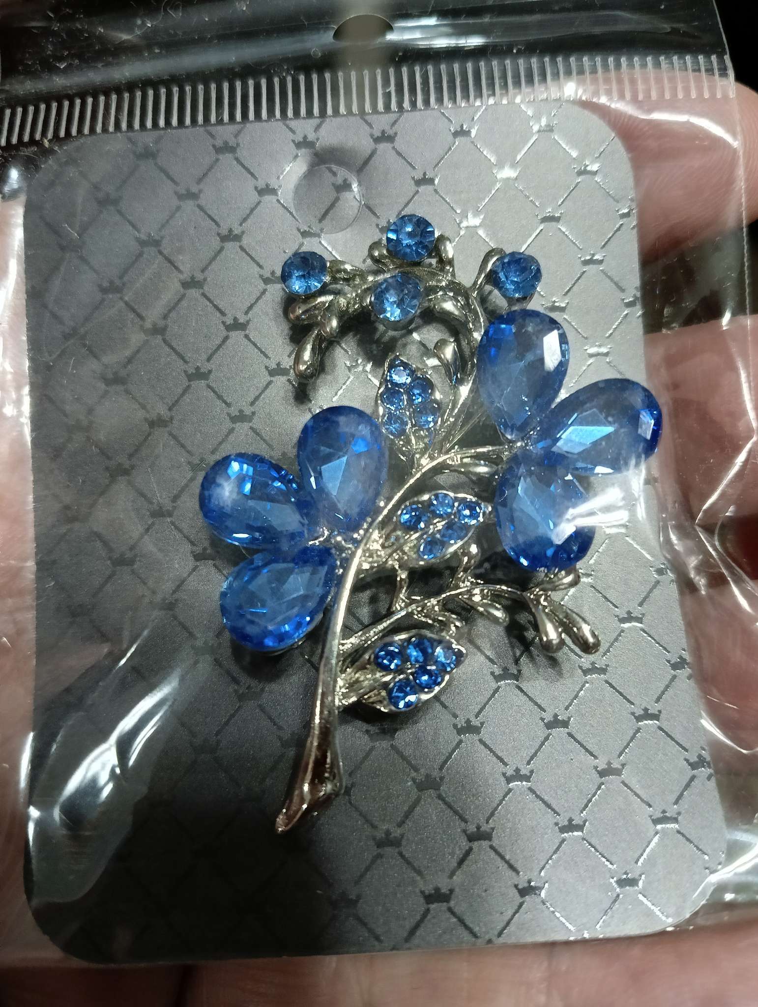 Фотография покупателя товара Брошь «Цветок» трилистник, цвет голубой в серебре - Фото 1