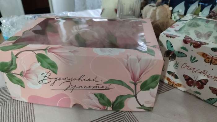 Фотография покупателя товара Коробка для капкейков, кондитерская упаковка с окном, 4 ячейки «Венок», 16×16×10 см - Фото 2