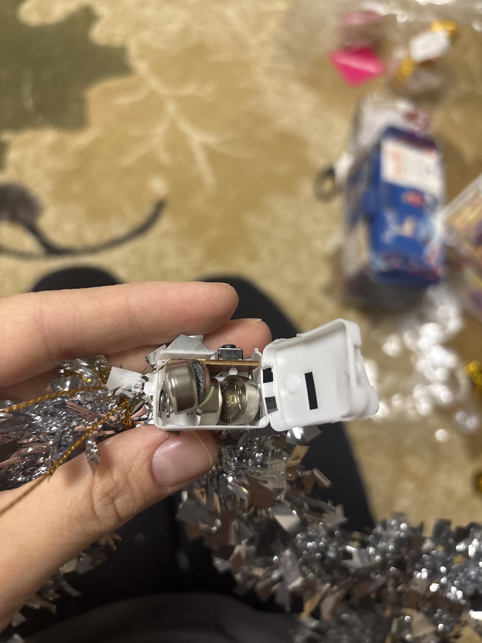 Фотография покупателя товара Светодиодная фигура из мишуры «Звезда красная» 30×5 см, 20 LED, батарейки AG10×3 (в комплекте), свечение тёплое белое - Фото 7