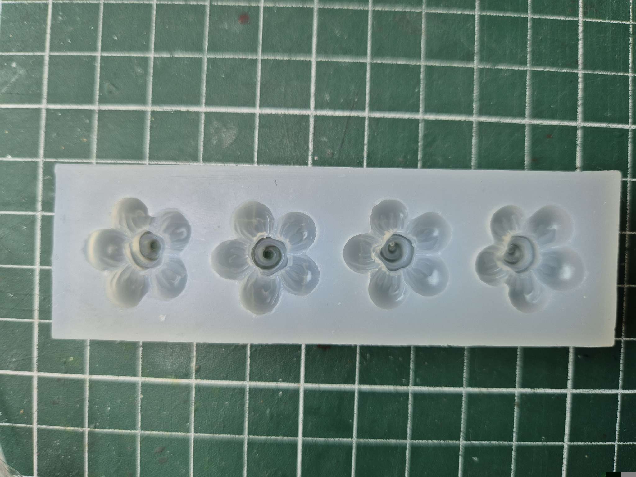 Фотография покупателя товара Молд силиконовый «Незабудки» 1×10×3 см - Фото 6