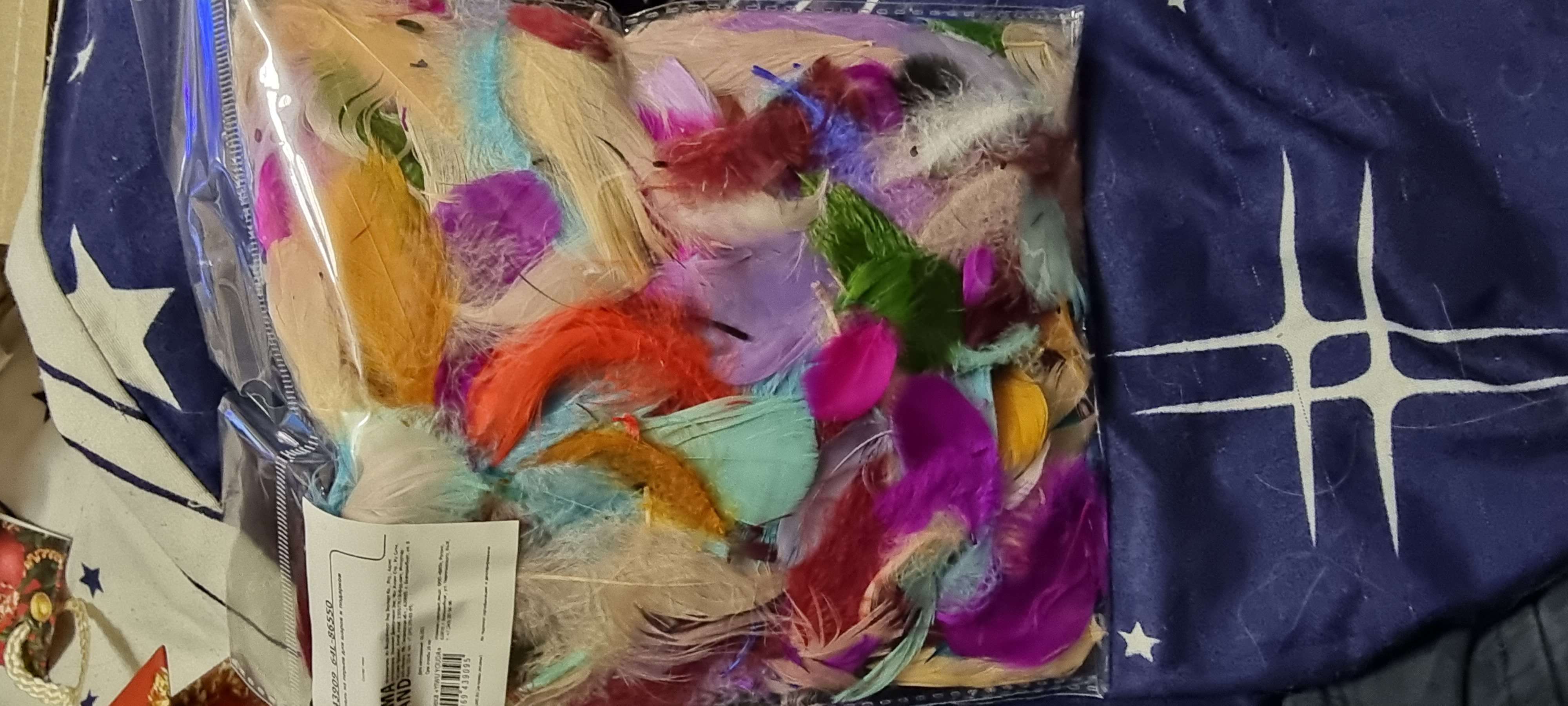 Фотография покупателя товара Наполнитель из перьев для шаров и подарков, ассорти, 6гр. МИКС - Фото 6