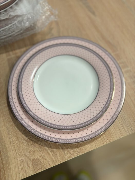 Фотография покупателя товара Набор посуды WY Grace, 18 предметов: 6 тарелок d=25.5 см, 6 тарелок d=20.5 см, 6 глубоких тарелок 350 мл, d=23 см, фарфор, белый - Фото 1