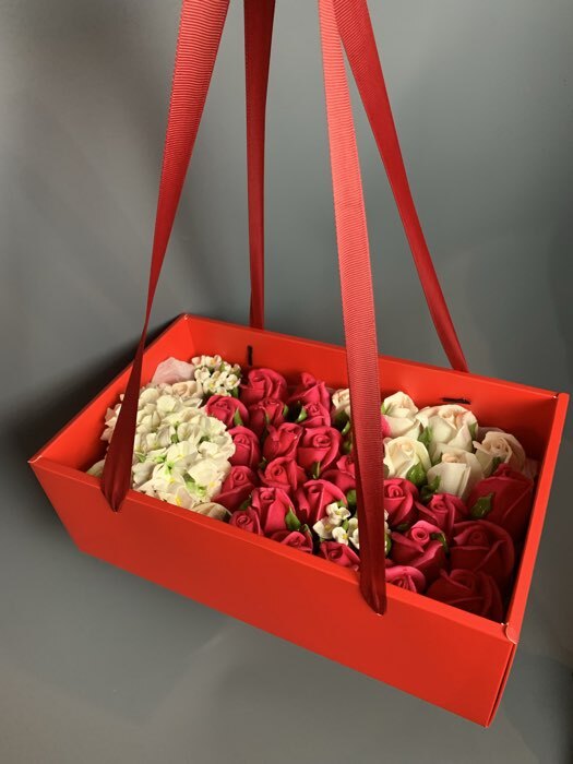 Фотография покупателя товара Коробка подарочная с бантом, ручками и прозрачной крышкой, сиреневая, 35×21×15 см - Фото 1