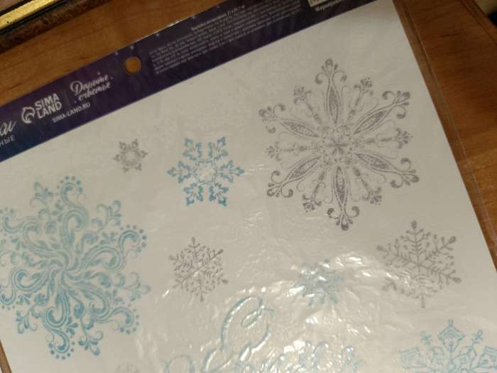 Фотография покупателя товара Наклейка интерьерная новогодняя со светящимся слоем «Снежинки», 10.5×14.5 см - Фото 17