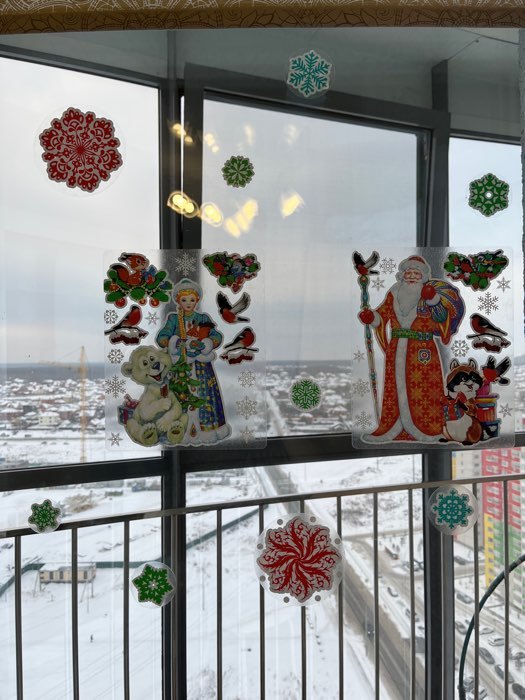 Фотография покупателя товара Набор наклеек на окна "Новогодний" снежинки, Снегурочка и Дед Мороз, 37 х 37 см - Фото 7